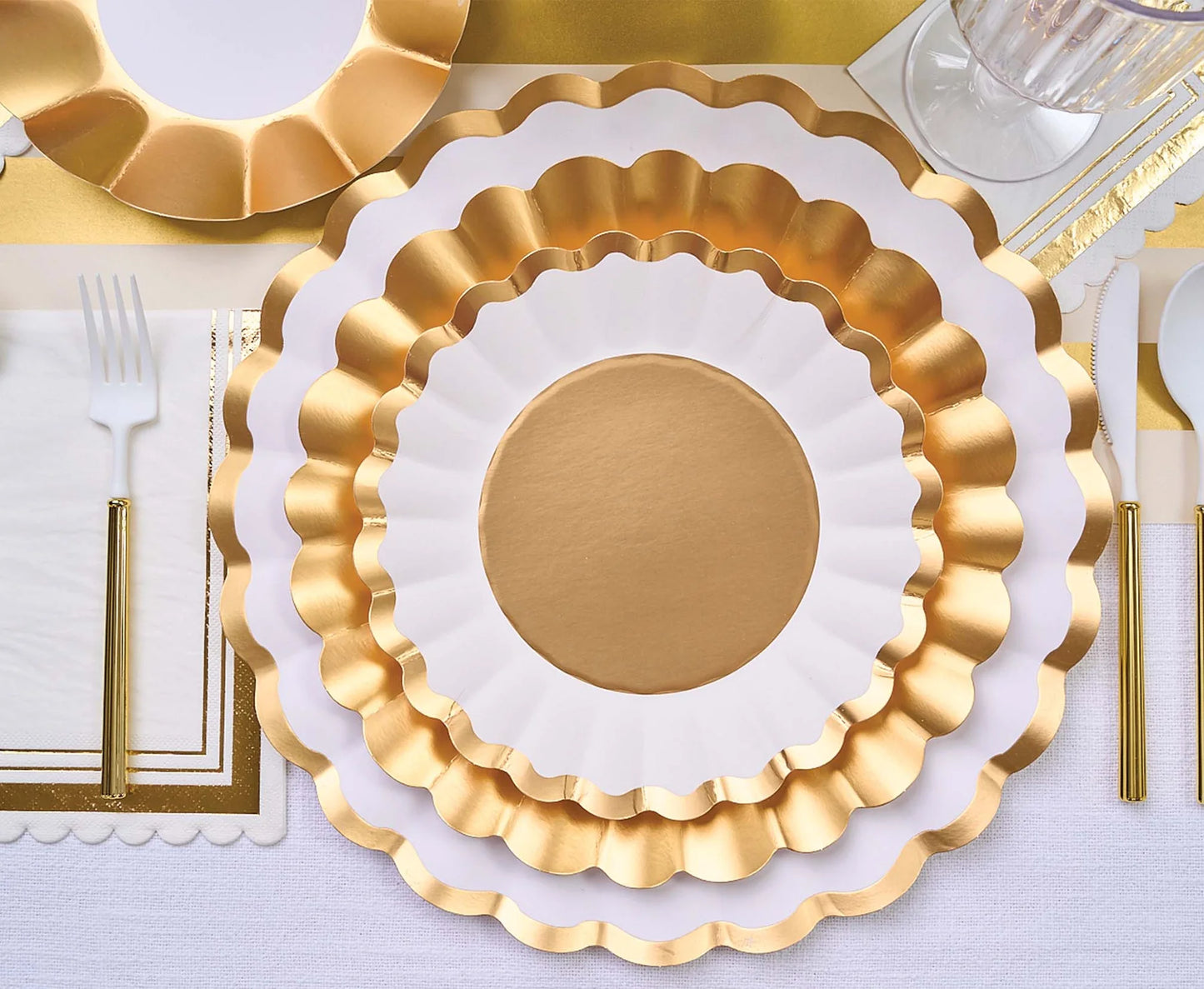 Scalloped Salad Plate | Gold & White