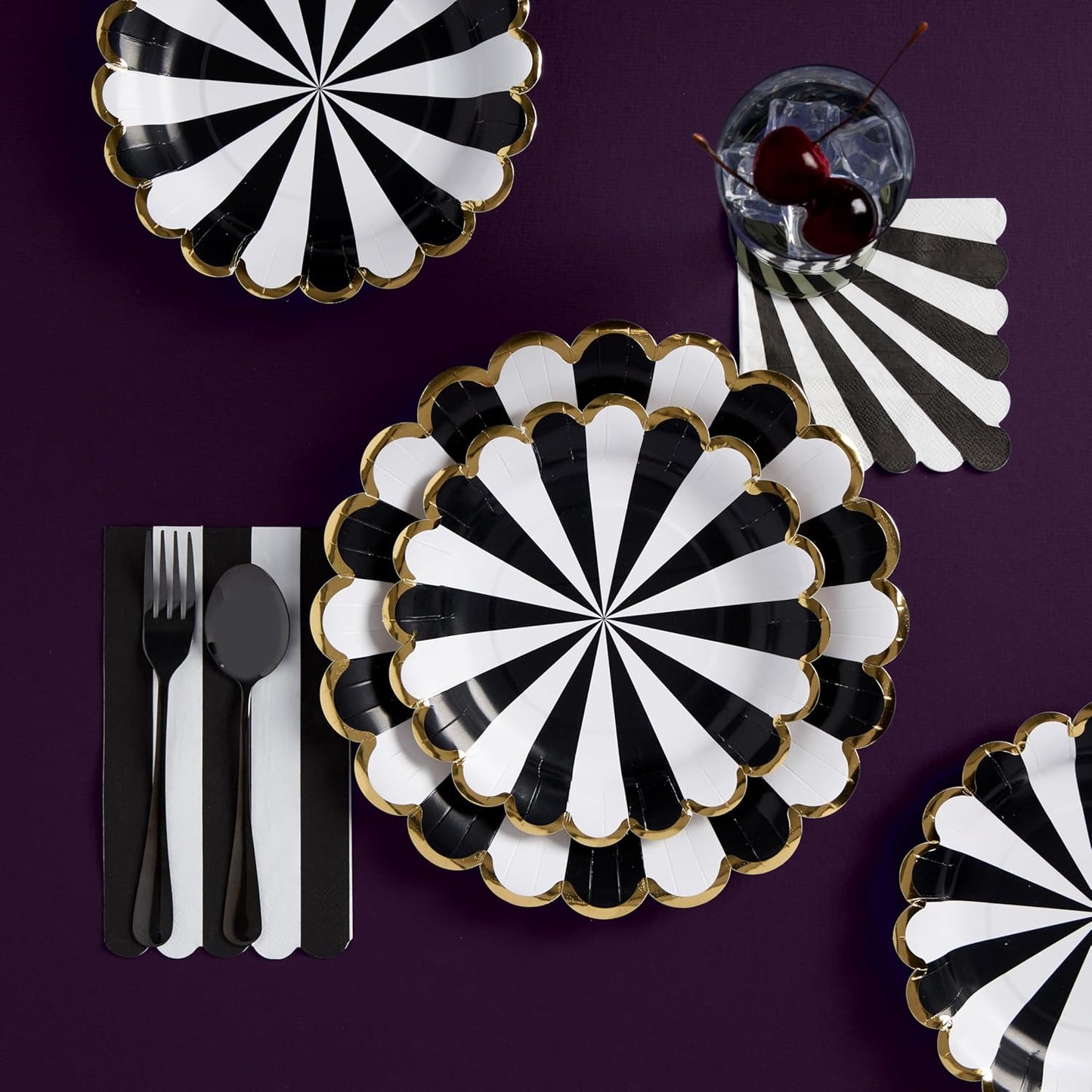 Black & White Pinwheel Lunch Plate