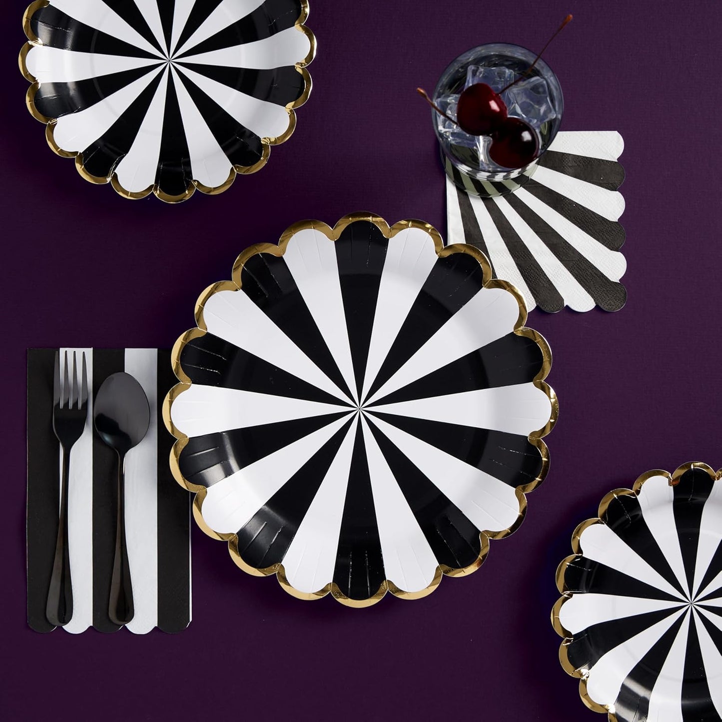 Black & White Pinwheel Dinner Plate