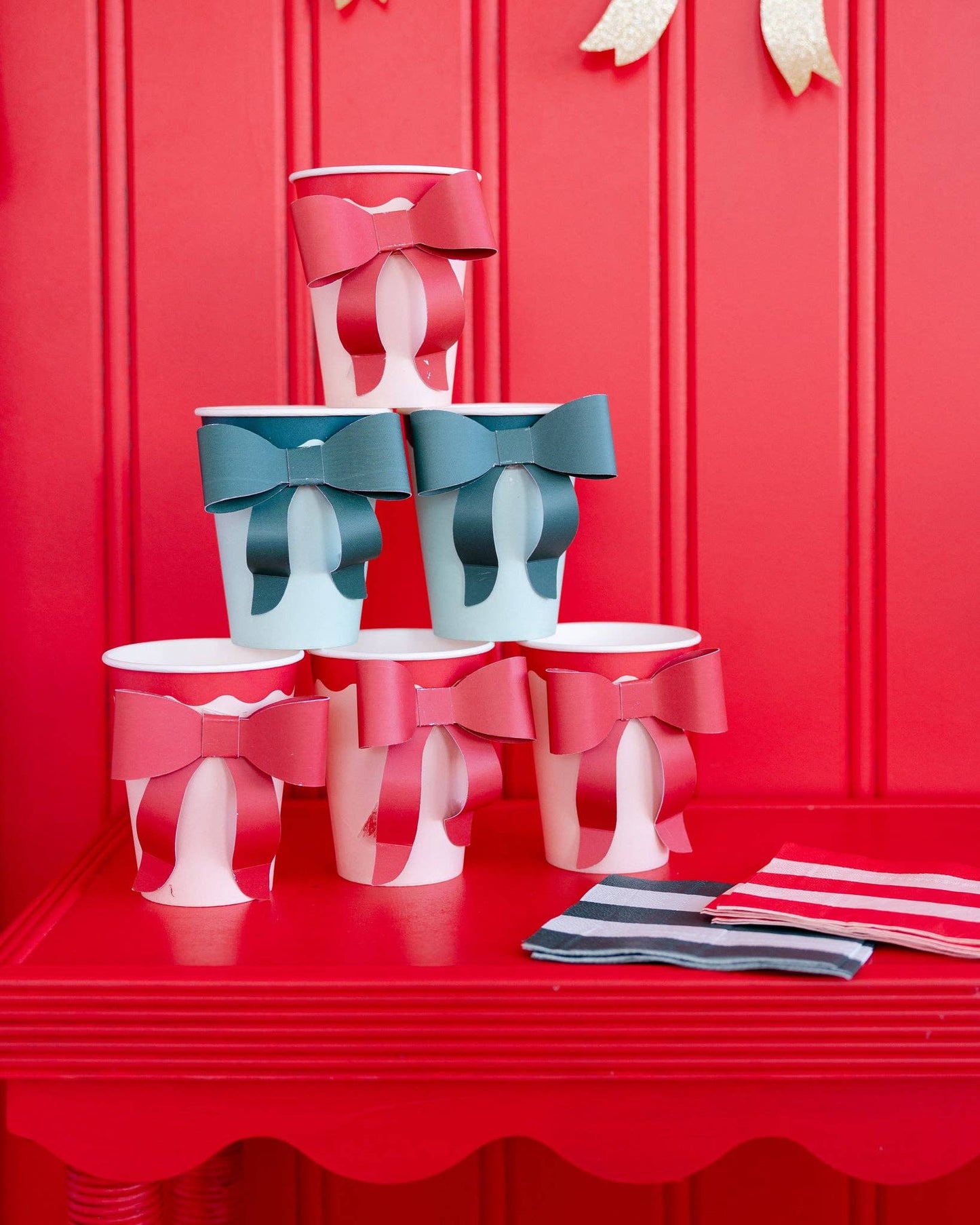 Red and Pink Bow Paper Cups