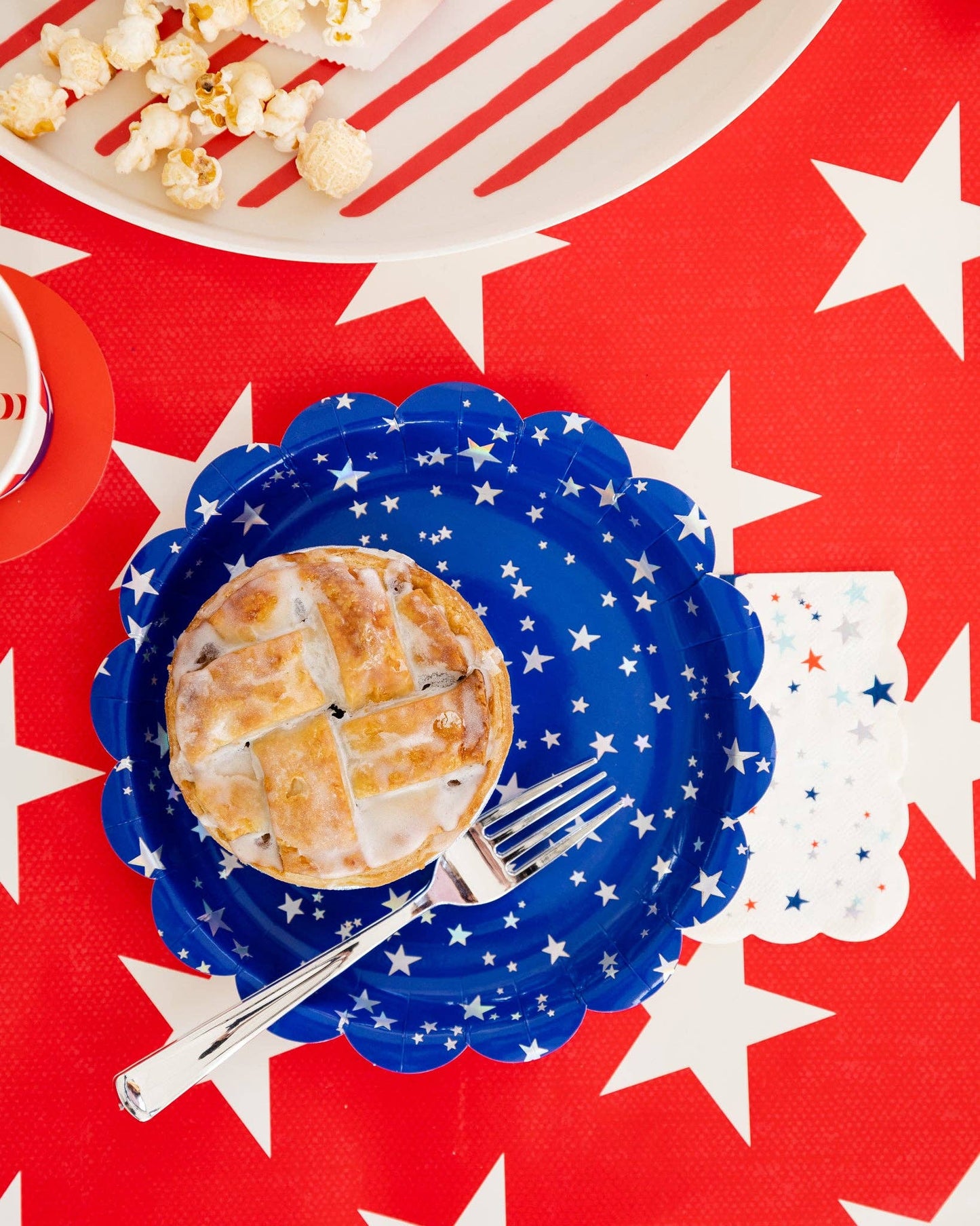 Red & Blue Sparklers Scallop Plate Set