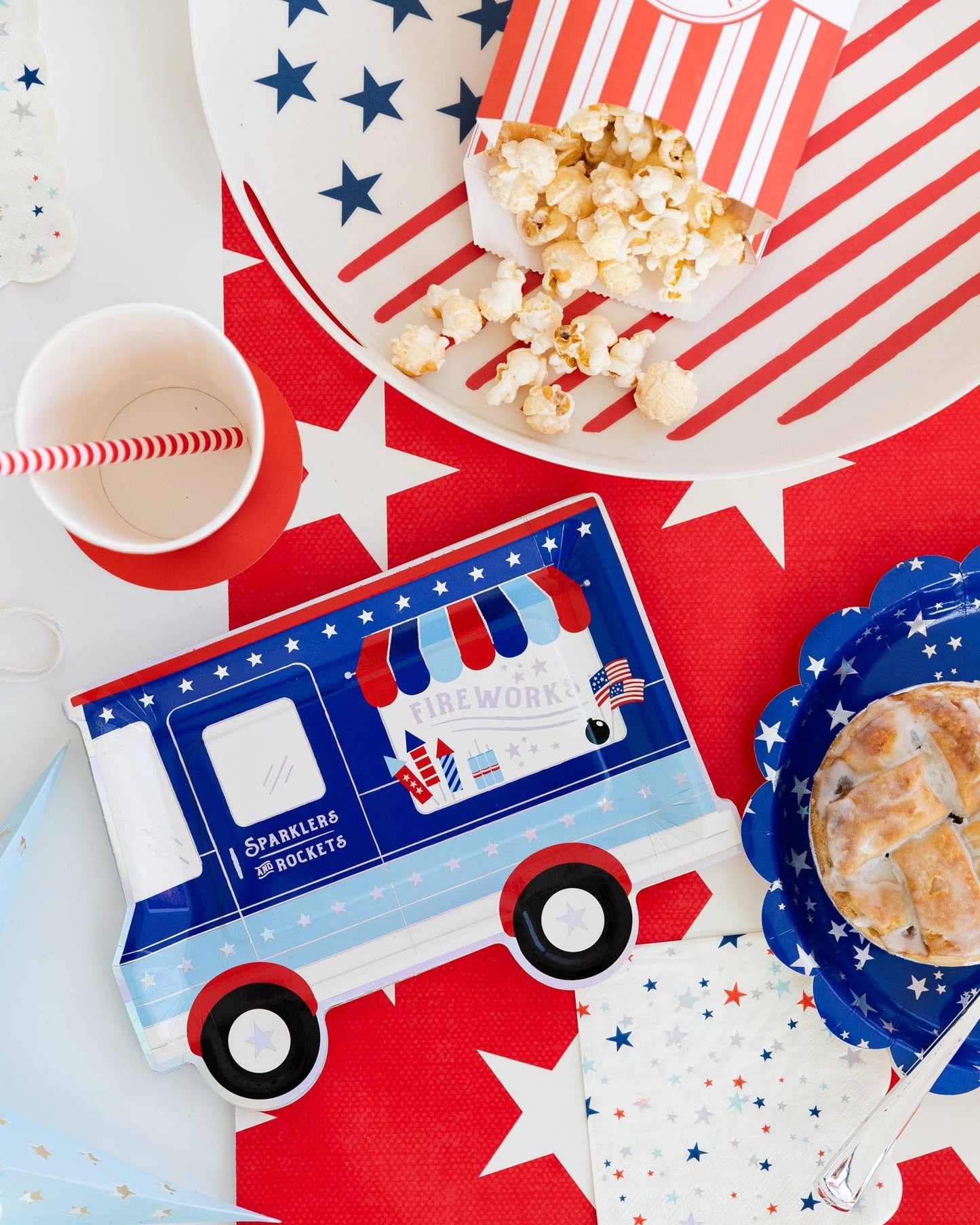 Red & Blue Sparklers Scallop Plate Set