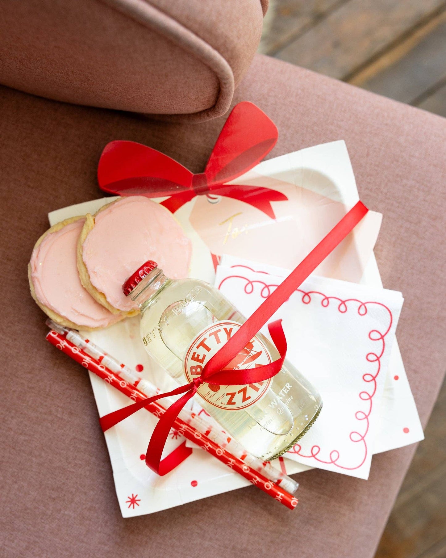 Red and Cream Scallop Border Napkin