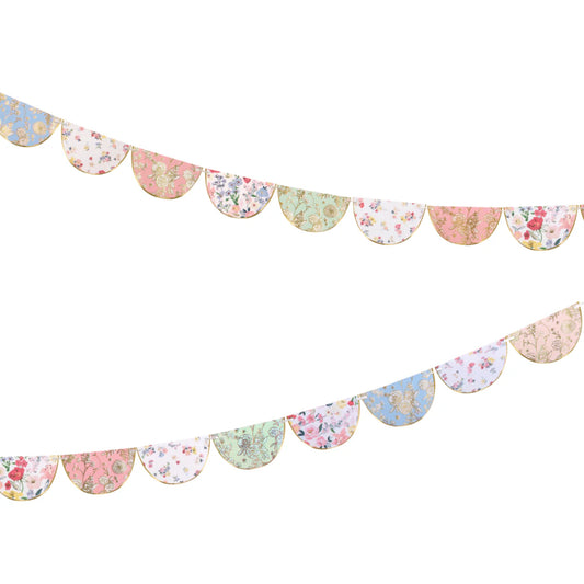 English Garden Scallop Garland